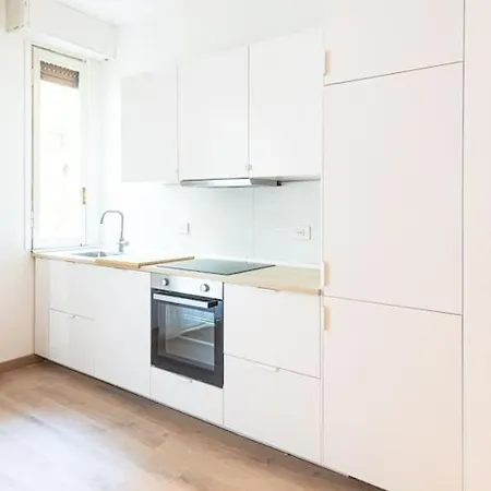 Modern New Near Corso Sempione Apartment