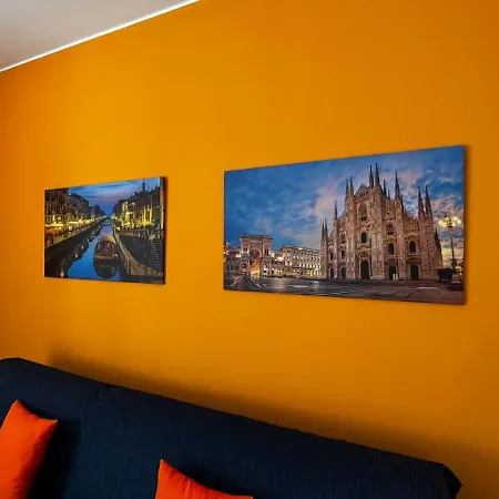 Apartment The Bright Place: Wide And Modern In Milan
