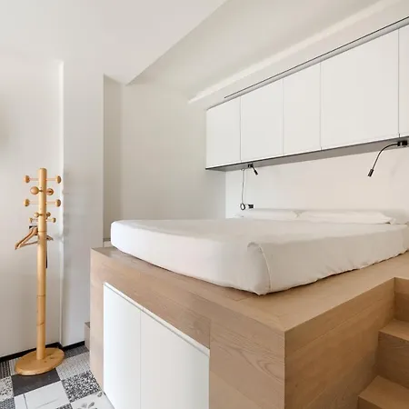 Guesthost - Renovated Apts Daire Milano