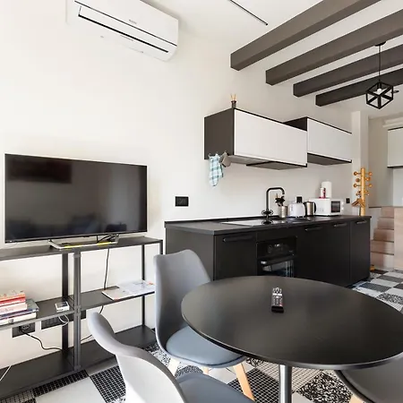 Guesthost - Renovated Apts Daire *