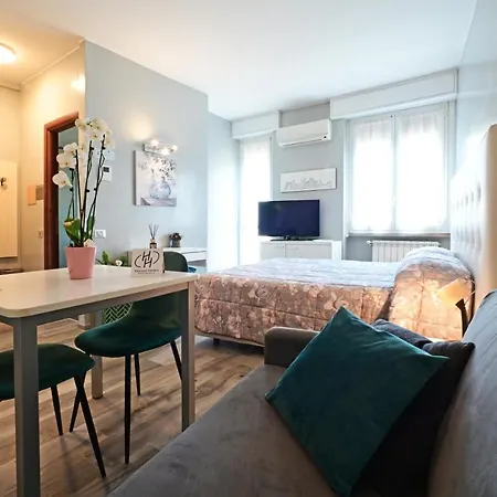 Homes * Μιλάνο