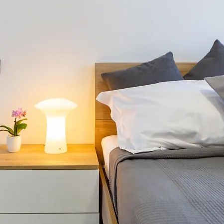 Khl - Sansiro, * Milano