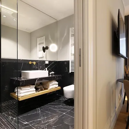 Prestige Boutique - Piazza Duomo View