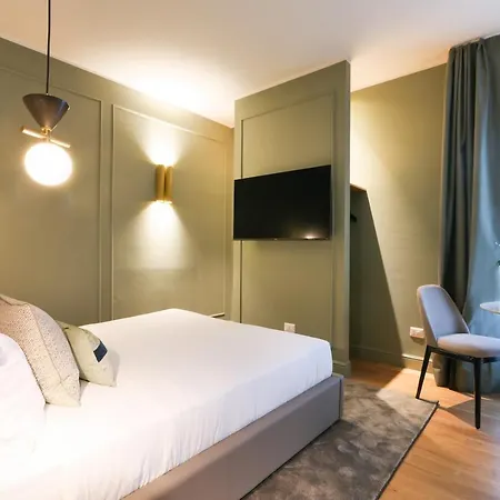 Prestige Boutique - Piazza Duomo View