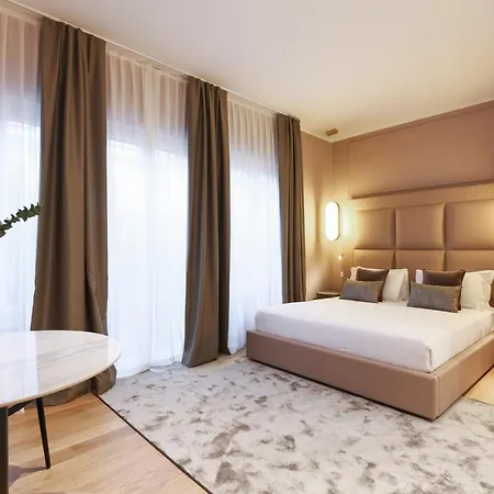 Prestige Boutique - Piazza Duomo View