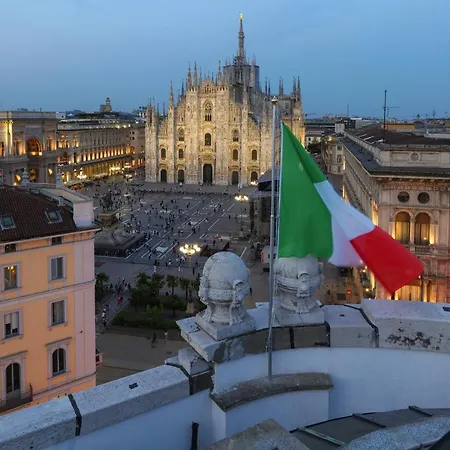 Prestige Boutique - Piazza Duomo View