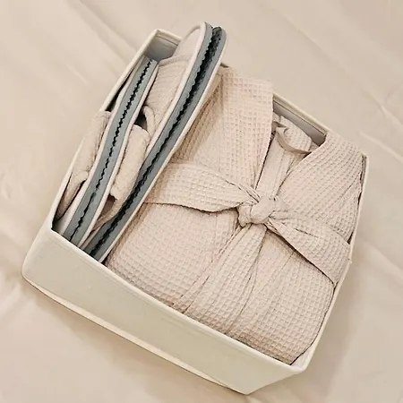 - Charlize - In The Heart Of Apartment