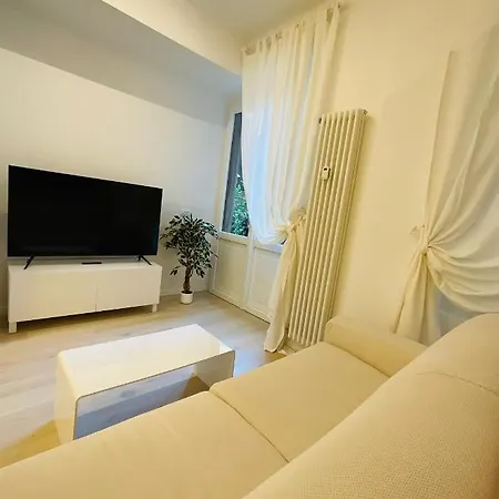 - Charlize - In The Heart Of Apartman *