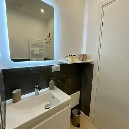 - Charlize - In The Heart Of Apartment