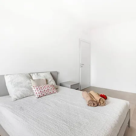 Alessia's Flat - Caroli Daire