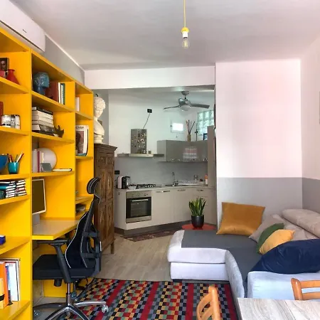 Arty & Colourful Flat Close To Campus Bocconi *