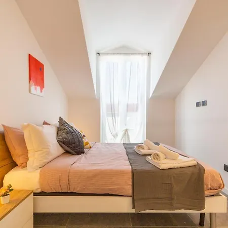 Khl - Sansiro, * Milán