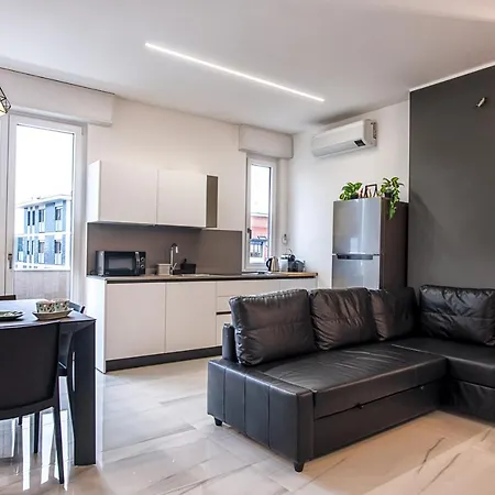 Lejlighed New & Bright Balcony Flat By Station *