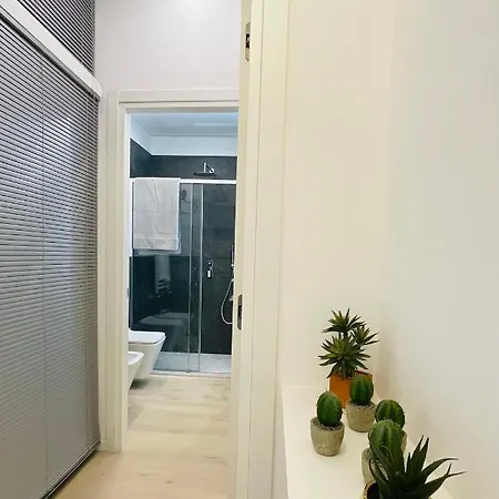 - Charlize - In The Heart Of * Milánó