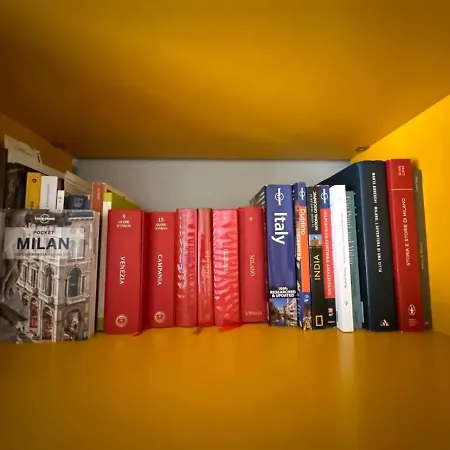 Arty & Colourful Flat Close To Campus Bocconi 아파트