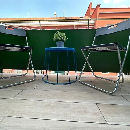 Arty & Colourful Flat Close To Campus Bocconi 아파트 밀라노