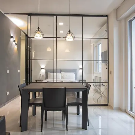 New & Bright Balcony Flat By Station