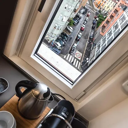 New & Bright Balcony Flat By Station Milano