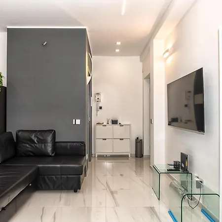 Lejlighed New & Bright Balcony Flat By Station