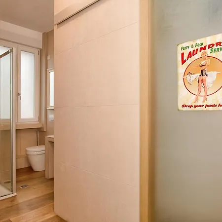 Luxury Flat By Station / Unique View * Milánó