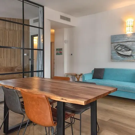 Apartment Luxury Flat By Station / Unique View *