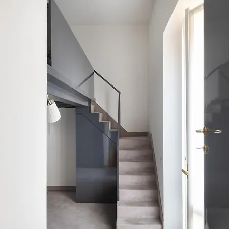 Apartment Easylife - Elegante Dimora A Due Passi Dal Duomo Milan