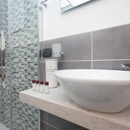 Appartement Just Urban - Impressive 1br Penthouse In Center - Metro M2 M4