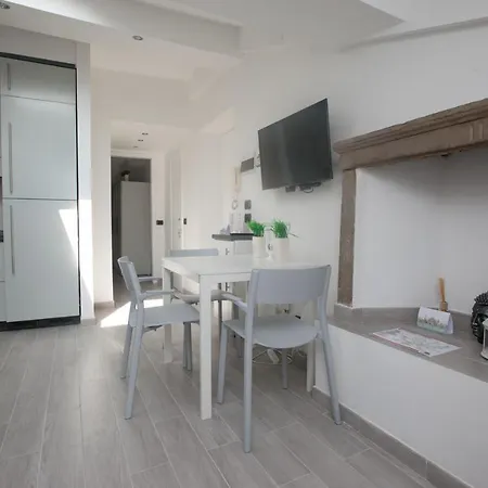 Amazing And New Penthouse In Center 밀라노