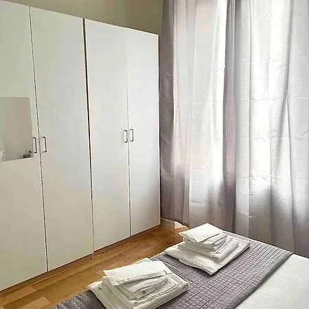 דירה Isola - Garibaldi Lovely Apt. With Netflix And Wifi *