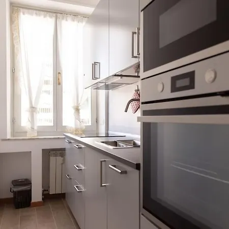 Youhosty - De Cristoforis12 Bis * Milán