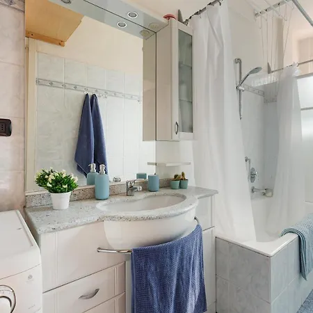 Udine M2 Balcony アパート *