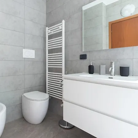 20mins From Duomo - Renovated Apt Near City Center Apartment Milan