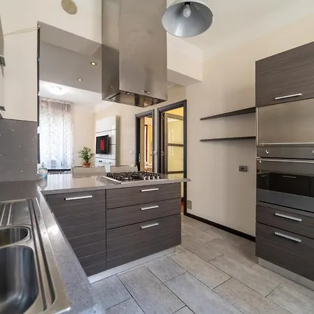Apartamento Stazione Centrale-centro, Spazioso E Elegante Apt *