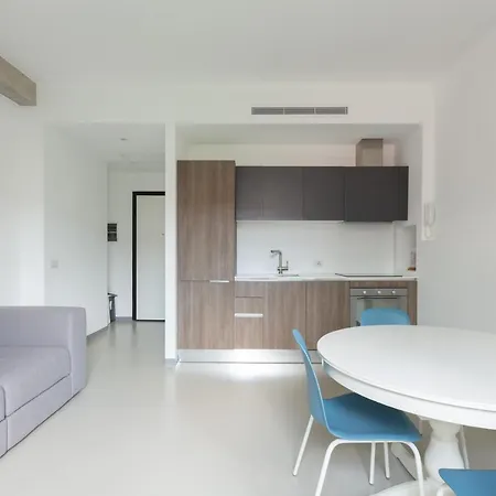 Porta Nuova Bright And Stylish Flat Milano
