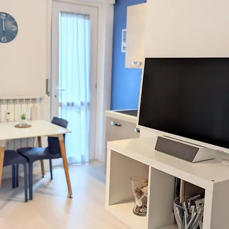 Large New Stylish Studio Apt - Metro Fast Wifi A/c * Milan