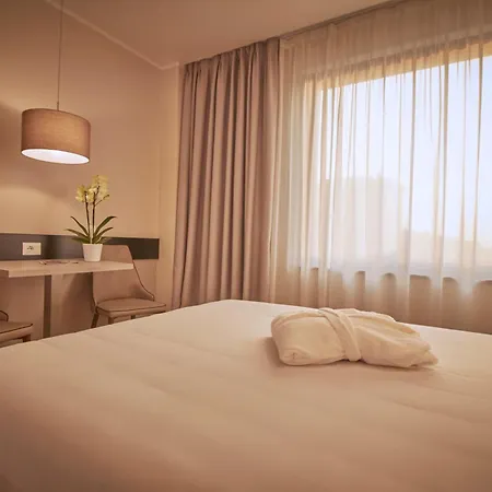 Hotel Ih Lorenteggio 4*