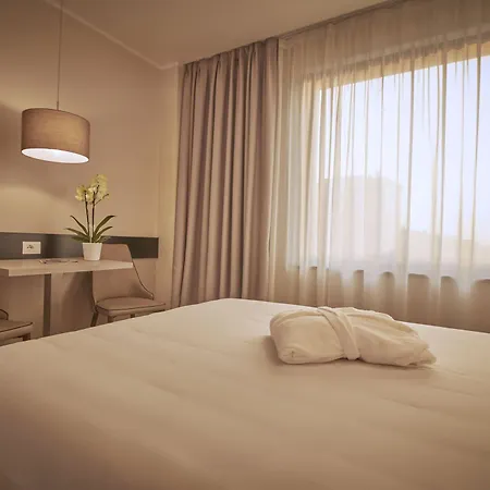Hotel Ih Lorenteggio 4*