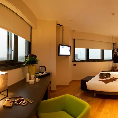 Western The Hub Hotel 4*