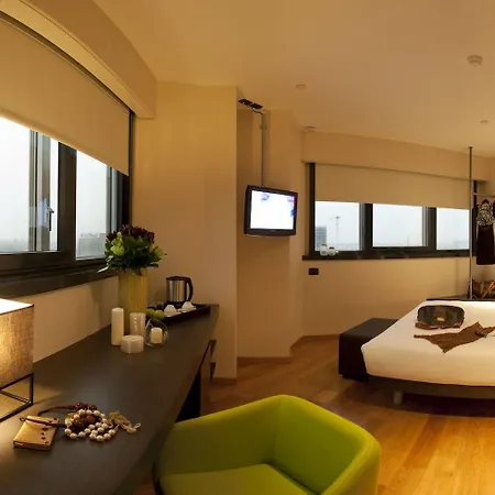 Western The Hub Hotel 4*