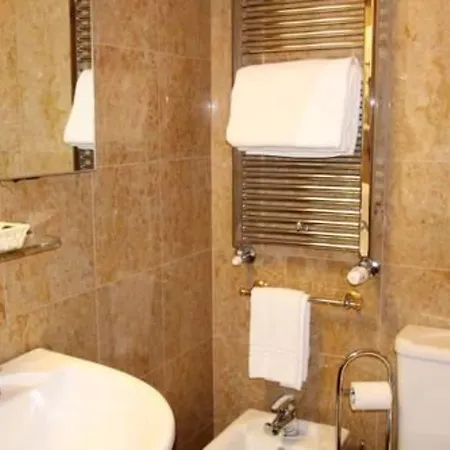 Sant'ambroeus Hotel 3*