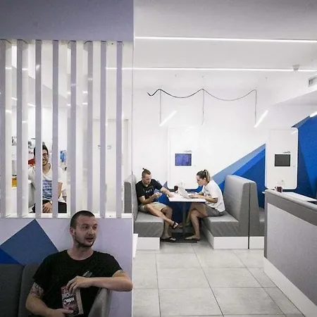 Hostal Ostelzzz Milano Milán