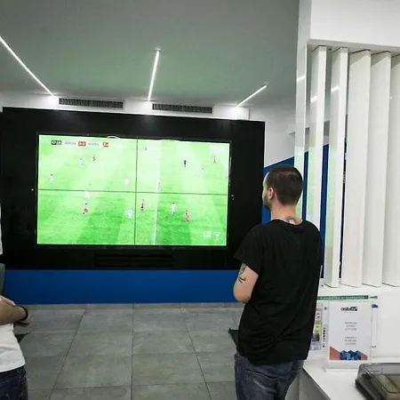 Hostal Ostelzzz Milano *