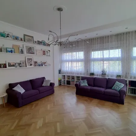 Spacious In The Heart Of The * Milán
