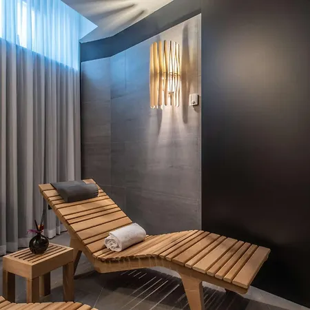 Отель Palazzo Touring Club Milan, A Radisson Collection Милан