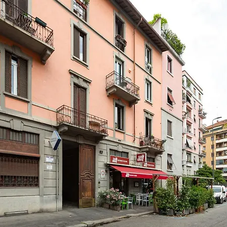 Guesthost - Modern & Comfortable Flat - Near Station Apartmán