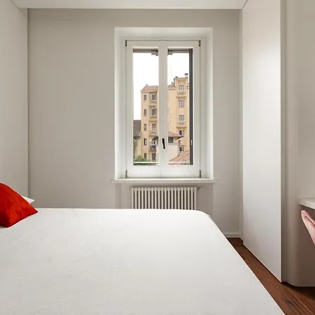 Guesthost - Modern & Comfortable Flat - Near Station *