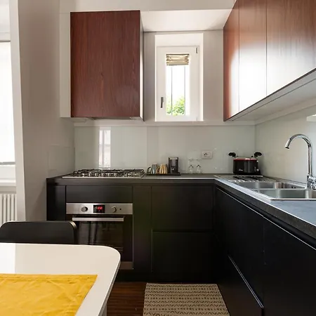 Apartmán Guesthost - Modern & Comfortable Flat - Near Station