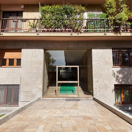 Fashion And Modern Fashion Area Mailand