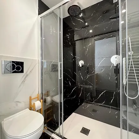 Central Luxe Haven Apartment *