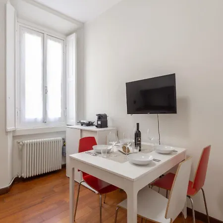 The Rent - Spacious Two-bedroom In Porta Romana Lägenhet *